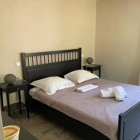 Duplex 4 Personnes Clim Wifi Parking דירה