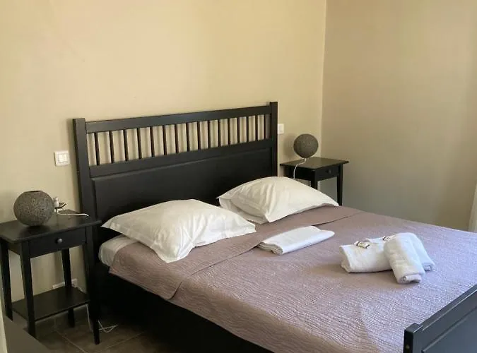 Duplex 4 Personnes Clim Wifi Parking דירה